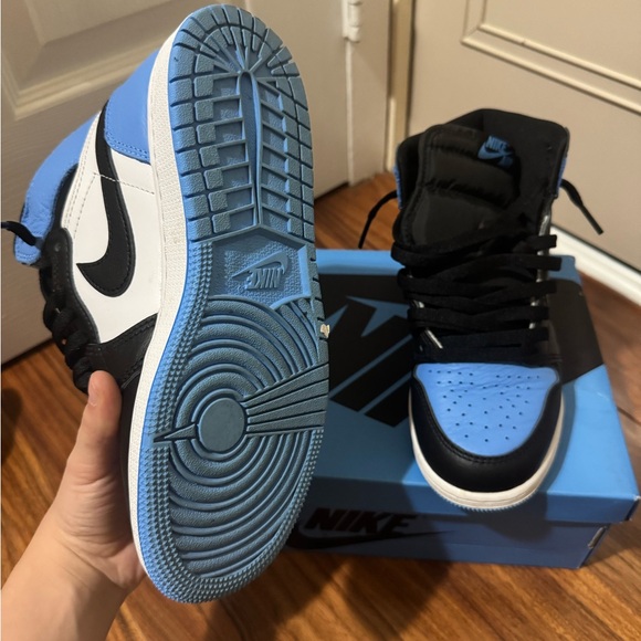 Nike Jordan 1 Retro High OG UNC Toe - Picture 2 of 5